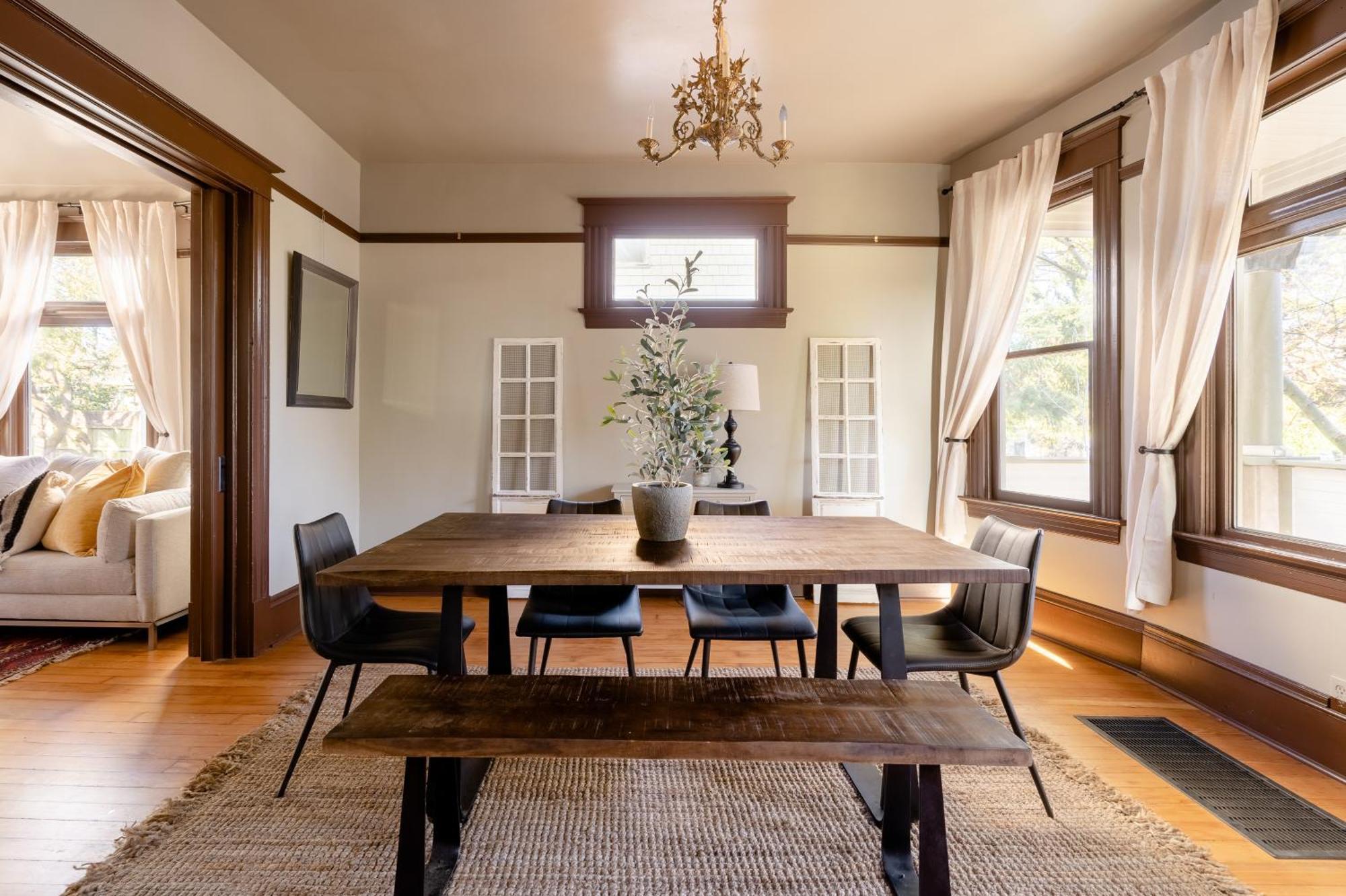 Collection - 3br Historic Soul District Remodel * Portland
