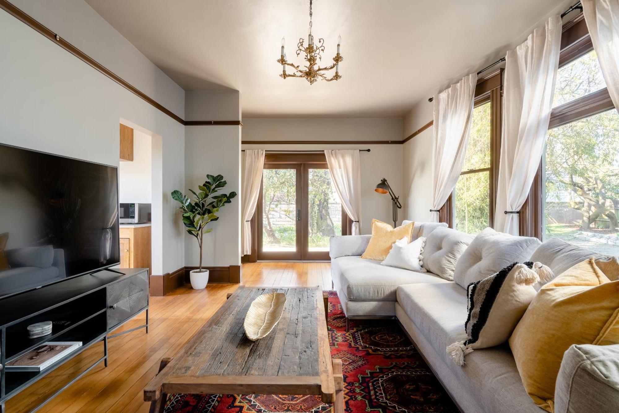 Collection - 3br Historic Soul District Remodel Portland